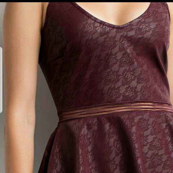 **ONLY 1 SM LEFT!!**Burgundy Peplum Top - Picture 2 of 6